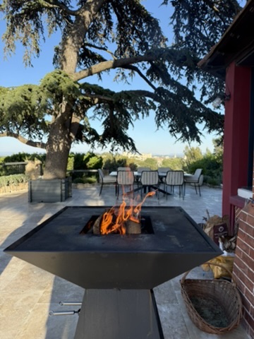 Brasero sur la terrasse avec vue